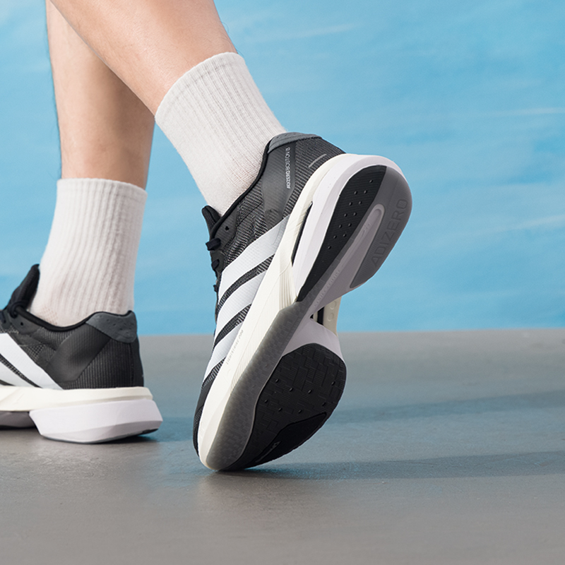 Scarpe da uomo Adidas, modello - Lightweight Road Running Shoes recensione e prezzo