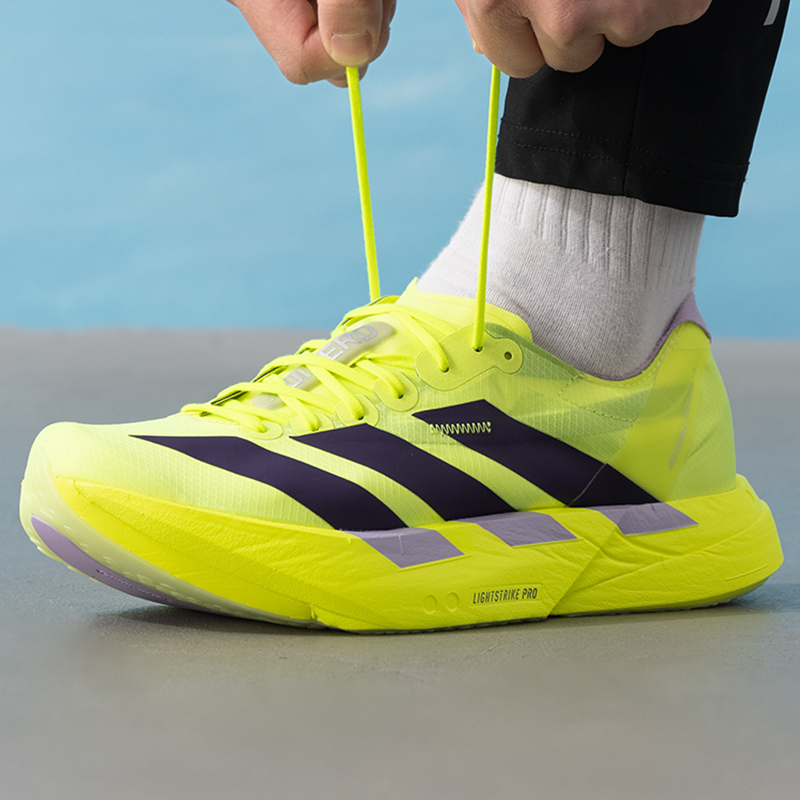 Scarpe da uomo Adidas, modello - Lightweight Road Running Shoes recensione e prezzo